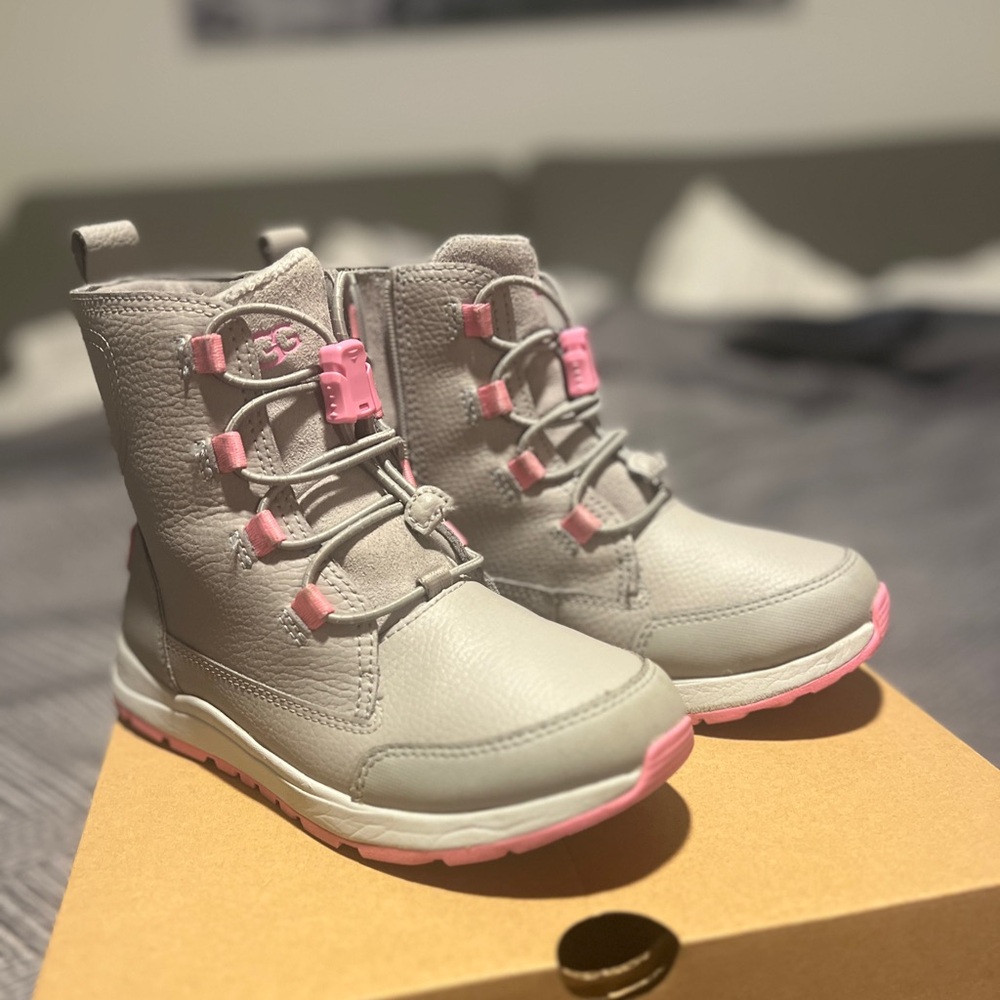 UGG Dinaly (2Y)